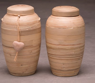 4. Urne i bambus med hjerte